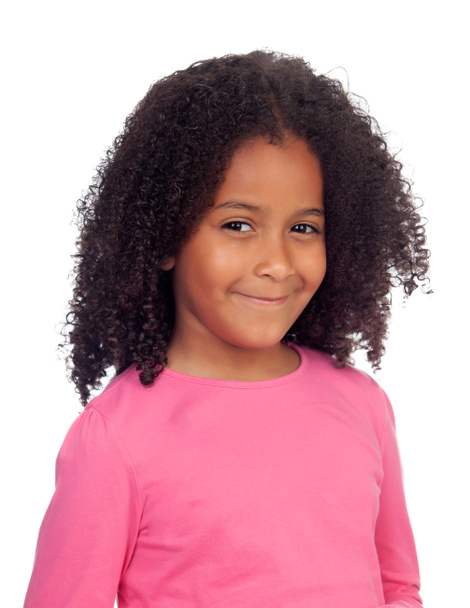 Adorable petite fille avec coiffure afro isolé sur un fond blanc
 - Photo, image