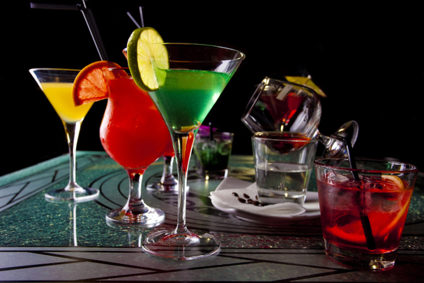 Värikkäitä cocktaileja
 - Valokuva, kuva