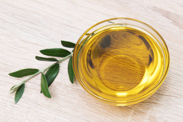 оливковое масло в стеклянном контейнере
 - Фото, изображение