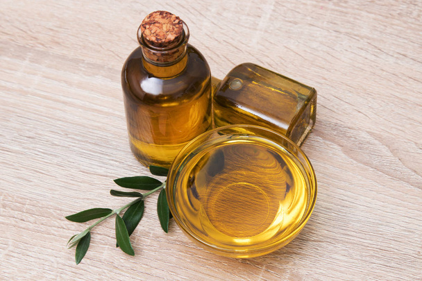 оливковое масло в стеклянном контейнере
 - Фото, изображение