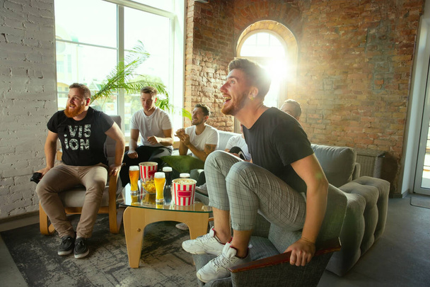 Group of excited friends playing video games at home - Foto, Imagem