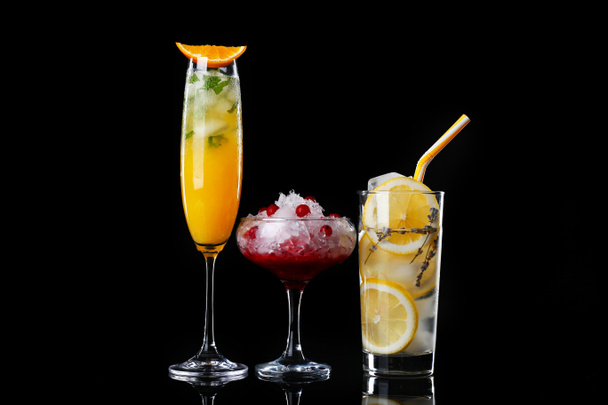 Different tasty cocktails on dark background - Foto, Bild