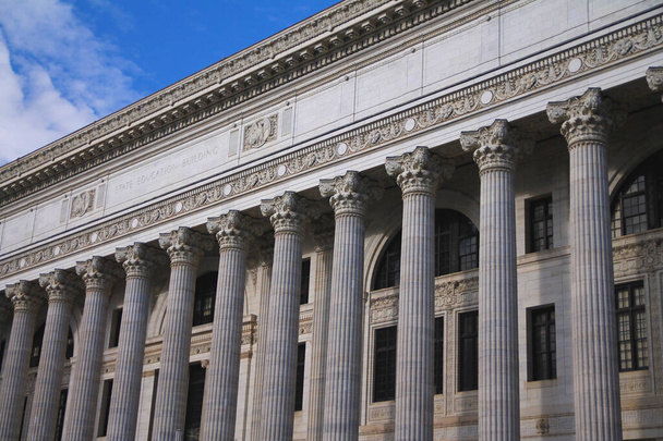 Gebäude der staatlichen Bildung in New York - Foto, Bild