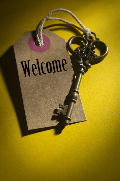 Key with label welcome - Фото, изображение