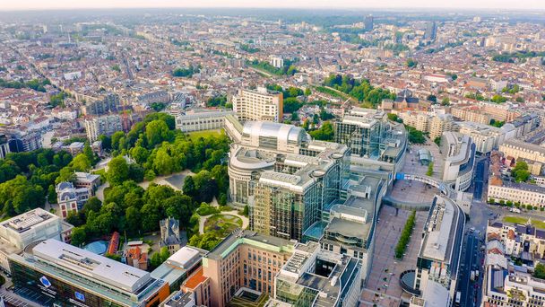 Брюссель, Бельгія - 3 липня 2019: Комплекс будівель Європейського парламенту. Державна установа, Повітряний погляд  - Фото, зображення