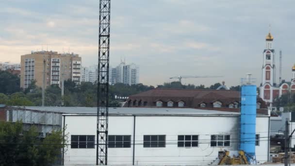 Panela de câmera do telhado de fábrica ou planta abandonada em torno da região industrial
 - Filmagem, Vídeo