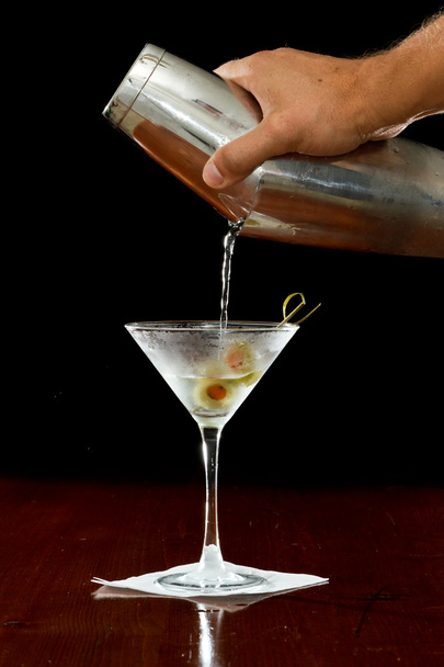 Verter un Martini
 - Foto, imagen