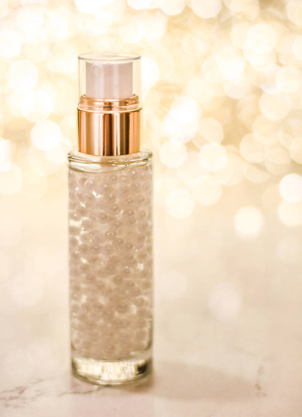 Gel base maquillaje de vacaciones, emulsión de suero, frasco de loción y oro
 - Foto, imagen