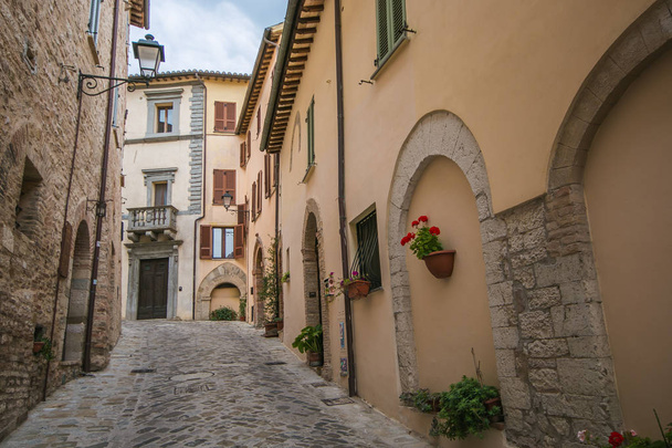View of old alley in the historic center of Nocera Umbra, Umbria, Italy - Fotografie, Obrázek