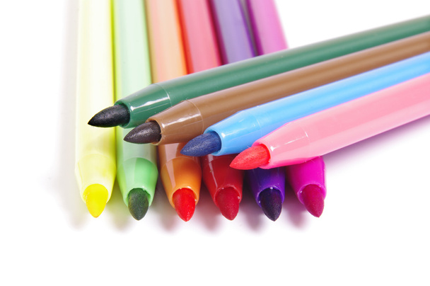 Beyaz arka plan üzerinde renkli Keçeli Kalemler - Fotoğraf, Görsel