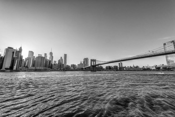 Manhattan Skyline i most Brooklyński - Zdjęcie, obraz