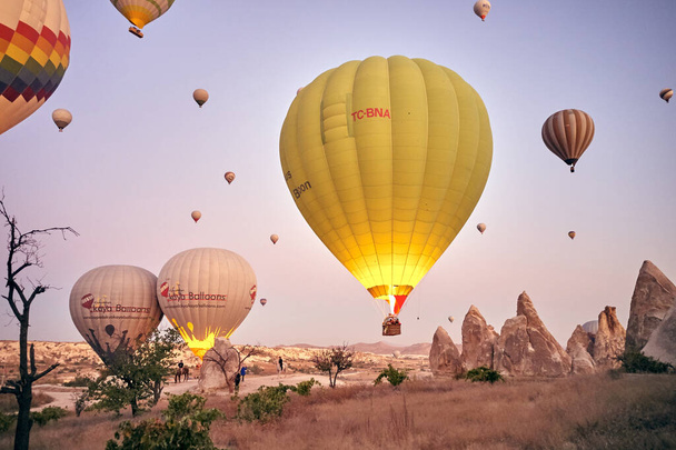 Cappadocia hot air balloon at sunrise - Foto, immagini
