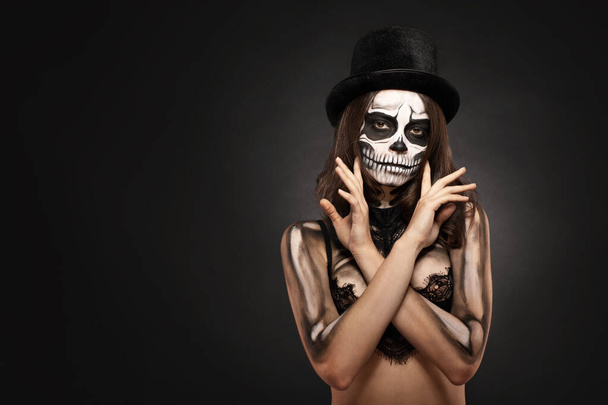 Макияж черепа девушка на Хэллоуин
 - Фото, изображение