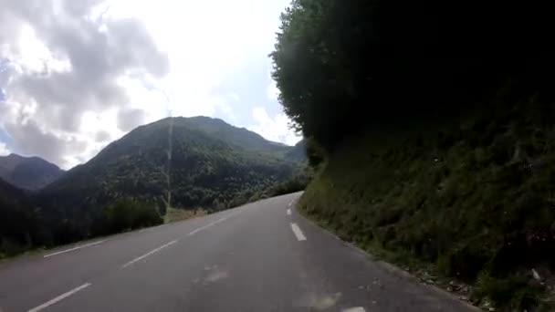 droga do Col du Tourmalet we francuskich Pirenejach  - Materiał filmowy, wideo
