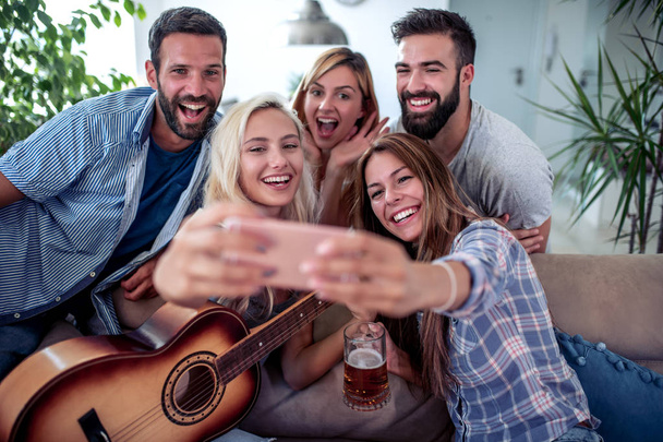 Best friends enjoy together at home party,take selfie. - Foto, Imagen