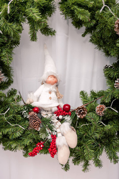 Kreatywna świąteczna dekoracja z elementami zimy - Zdjęcie, obraz