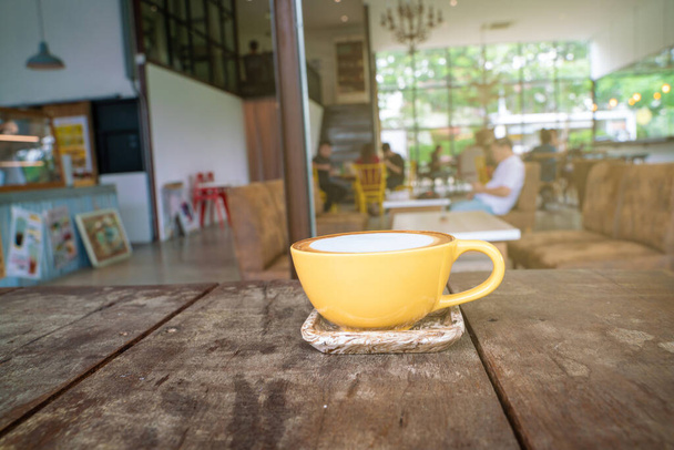 Hot latte art coffee on wood table - Foto, Imagen