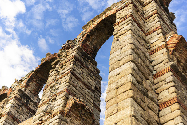 Акведук римской эпохи в Мериде, Испания, для водного транспорта в перспективе
 - Фото, изображение