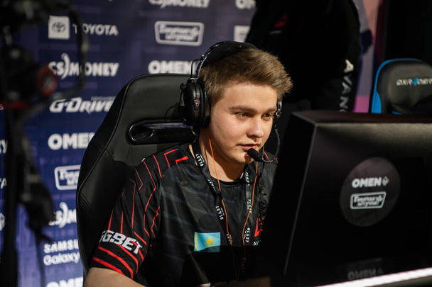 MOSCOW, RUSSIA - 14th SEPTEMBER 2019: esports Counter-Strike: Global Offensive event. Players booth with team Avangar player Alexey qikert Golubev inside on a stage. - Фото, зображення