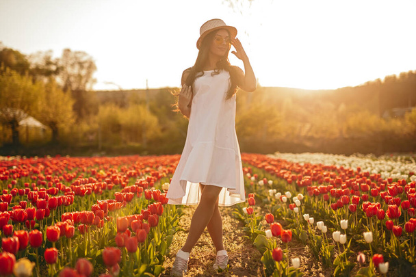 Sensual female standing in tulip field - Valokuva, kuva