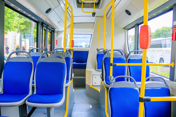 Ülések az autóbuszban, tömegközlekedési koncepció  - Fotó, kép