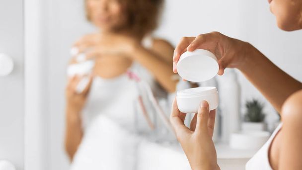 Unrecognizable Afro Girl Opening Cosmetic Cream Standing In Bathroom, Panorama - Fotografie, Obrázek