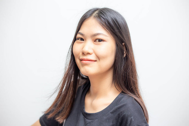 Hermosa sonriente joven asiático mujeres retrato
 - Foto, imagen