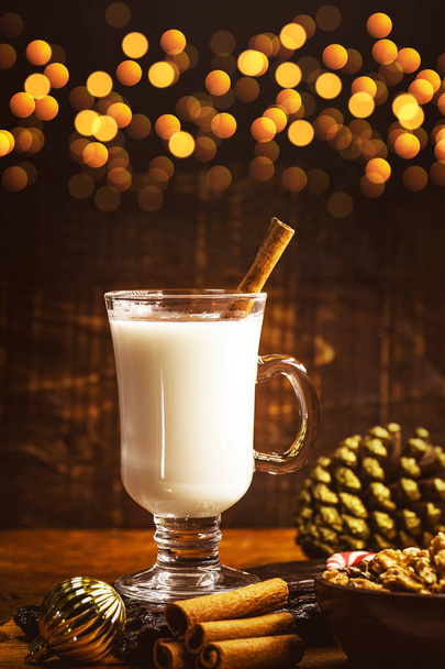 Eggnog. Typical Christmas drink with Christmas lights background. Bokeh effect in Christmas theme. Winter drink fifty. - Foto, Imagem