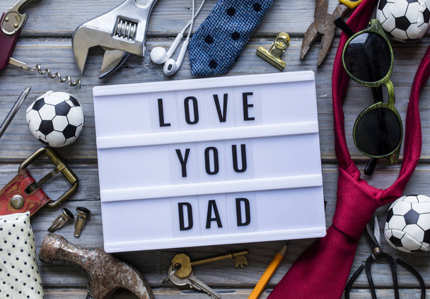 Love you dad, Father's Day lightbox message. Overhead view - Φωτογραφία, εικόνα