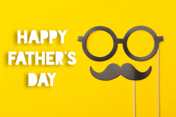 Father's day greeting card message with mustache on a yellow bac - Фото, зображення