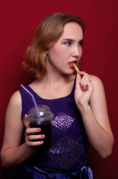 beautiful girl with French fries and drink - Foto, Imagen