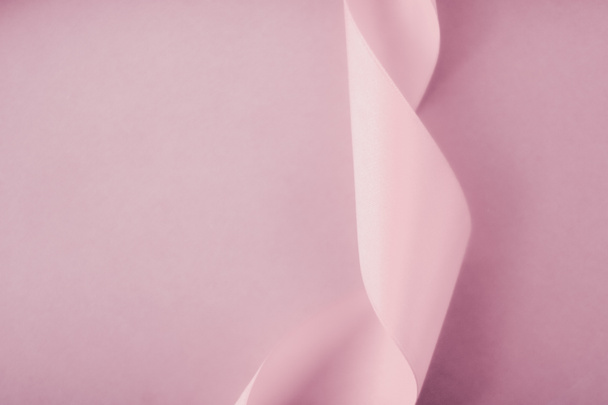 Cinta de seda abstracta sobre fondo rosa rubor, lujo exclusivo
  - Foto, imagen
