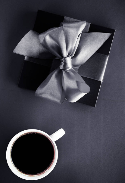Luxury coffee brand, cup and gift box on black flatlay backgroun - Fotografie, Obrázek