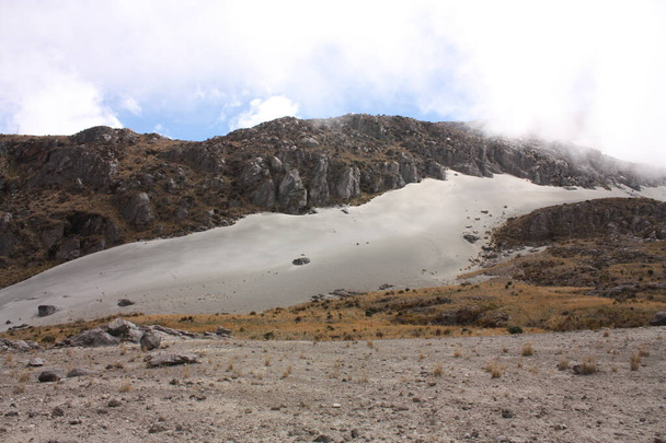 Vulcão Glaciar Nevado del Ruiz, em Los Nevados Nacional Natural
 - Foto, Imagem