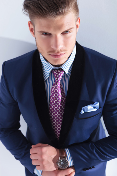 young business man looks up at you - Foto, imagen
