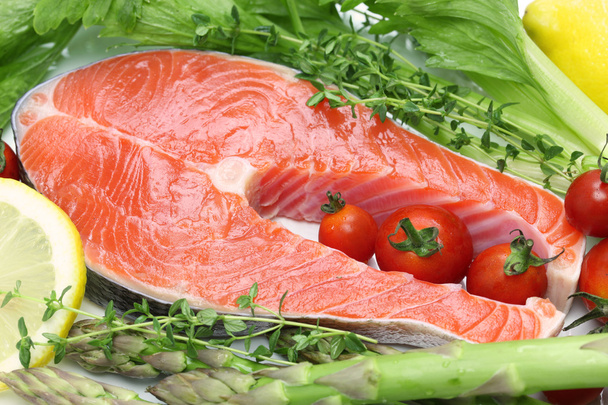 Raw salmon steak - Фото, зображення