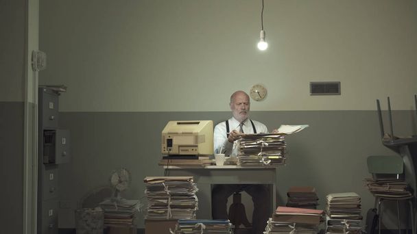 Frustrated businessman overloaded with paperwork - Foto, immagini