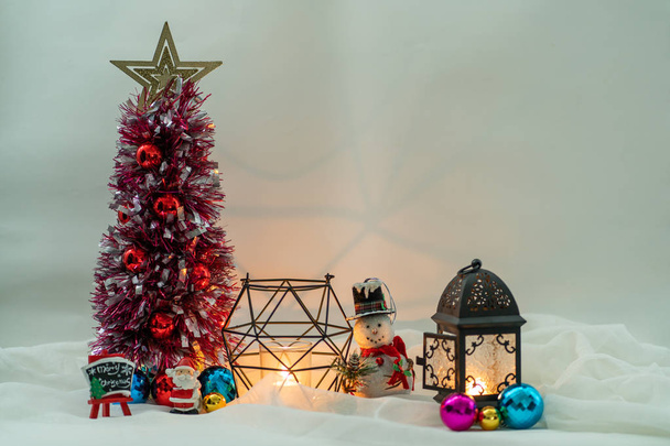 Рождественское украшение с винтажным цветом осуществляется
 - Фото, изображение