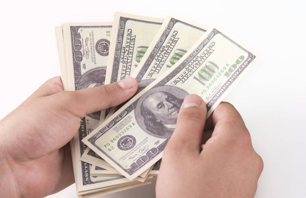 Mies laskemassa rahaa, talouden käsite, rahan jakaminen
 - Valokuva, kuva
