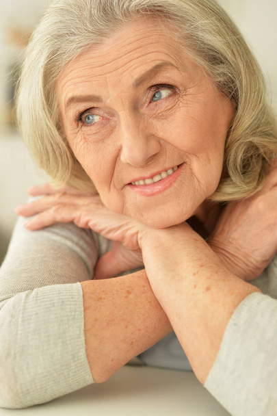 portrait of happy senior woman at home - Foto, immagini