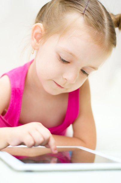 kid using tablet computer - Photo, Image