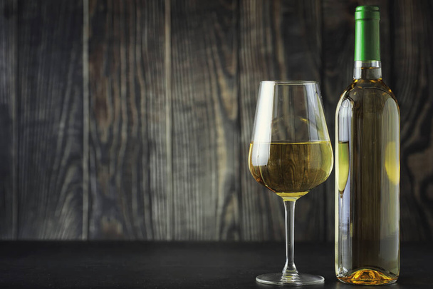 Transparent bottle of white dry wine on the table. White wine gl - Foto, immagini
