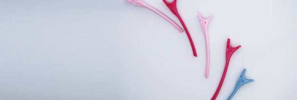 Цветные женские бигуди и шпильки
 - Фото, изображение