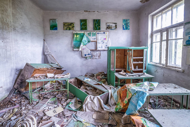 Σχολείο στη ζώνη του Τσέρνομπιλ - Φωτογραφία, εικόνα