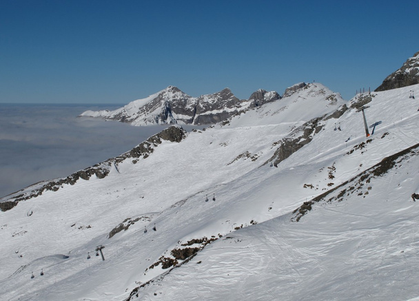 Cair wyciągu w ośrodku narciarskim titlis - Zdjęcie, obraz