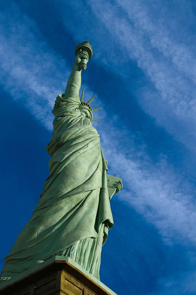 自由の女神像7月4日の有名なアイコンの一つ. - 写真・画像