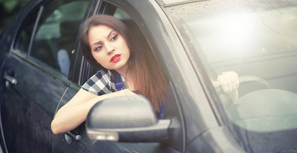 Girl driving a car bad emotions - Foto, imagen