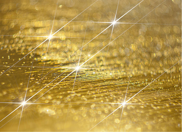 διαμάντι λάμψη σε ένα χρυσό φόντο - Φωτογραφία, εικόνα
