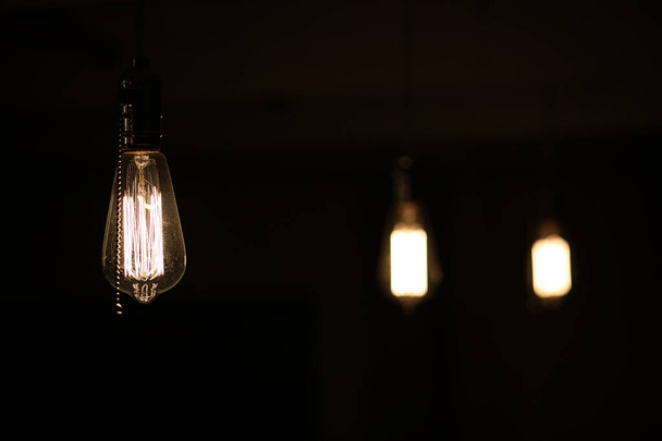 Tungsten filamentli lambalar. Edison'un ampulü. Filament fila - Fotoğraf, Görsel