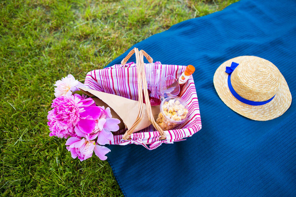 Luminoso picnic estivo
 - Foto, immagini